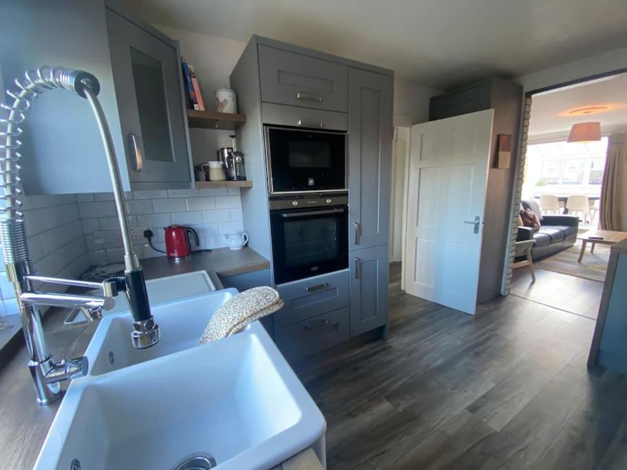 Central, Comfortable And Spacious 4 Bed Duplex ダブリン エクステリア 写真